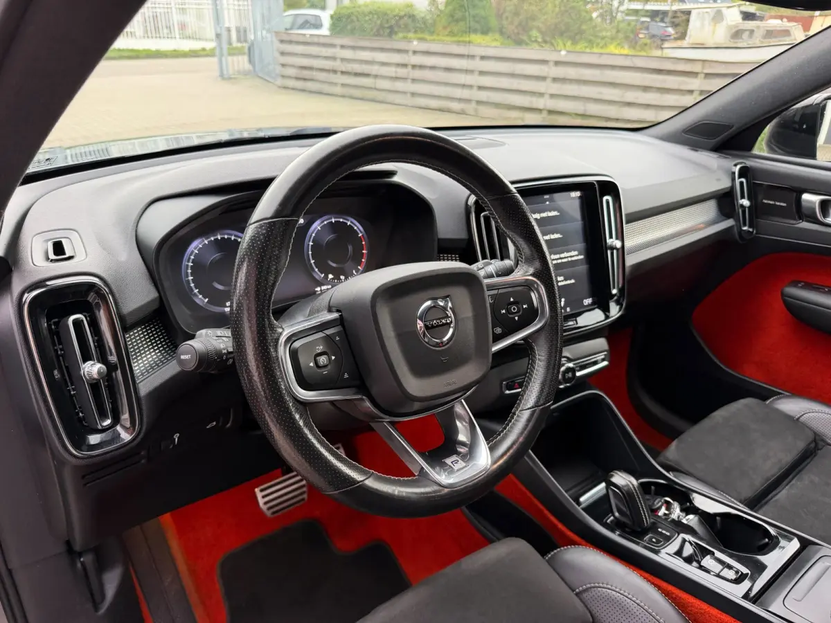 2.0 T5 AWD R-Design Intro Edition / Pano / Camera / ACC / Trekhaak .