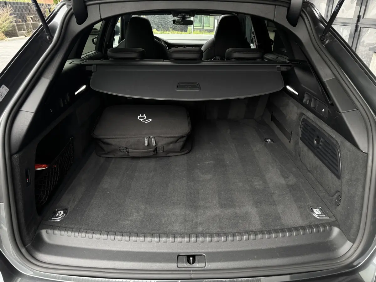 55 TFSIe quattro S-line Competition RS seats