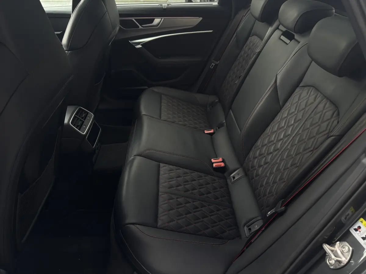 55 TFSIe quattro S-line Competition RS seats