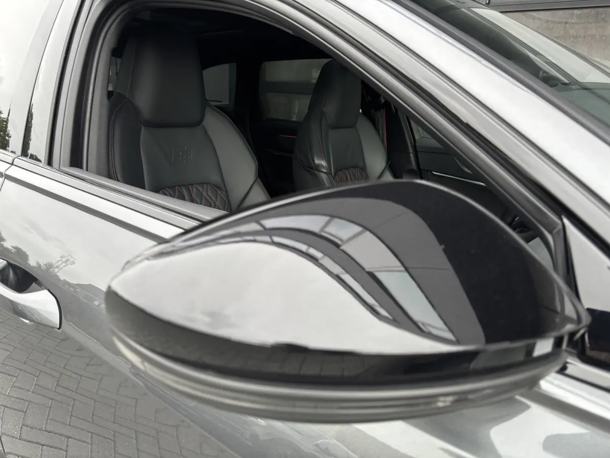 55 TFSIe quattro S-line Competition RS seats