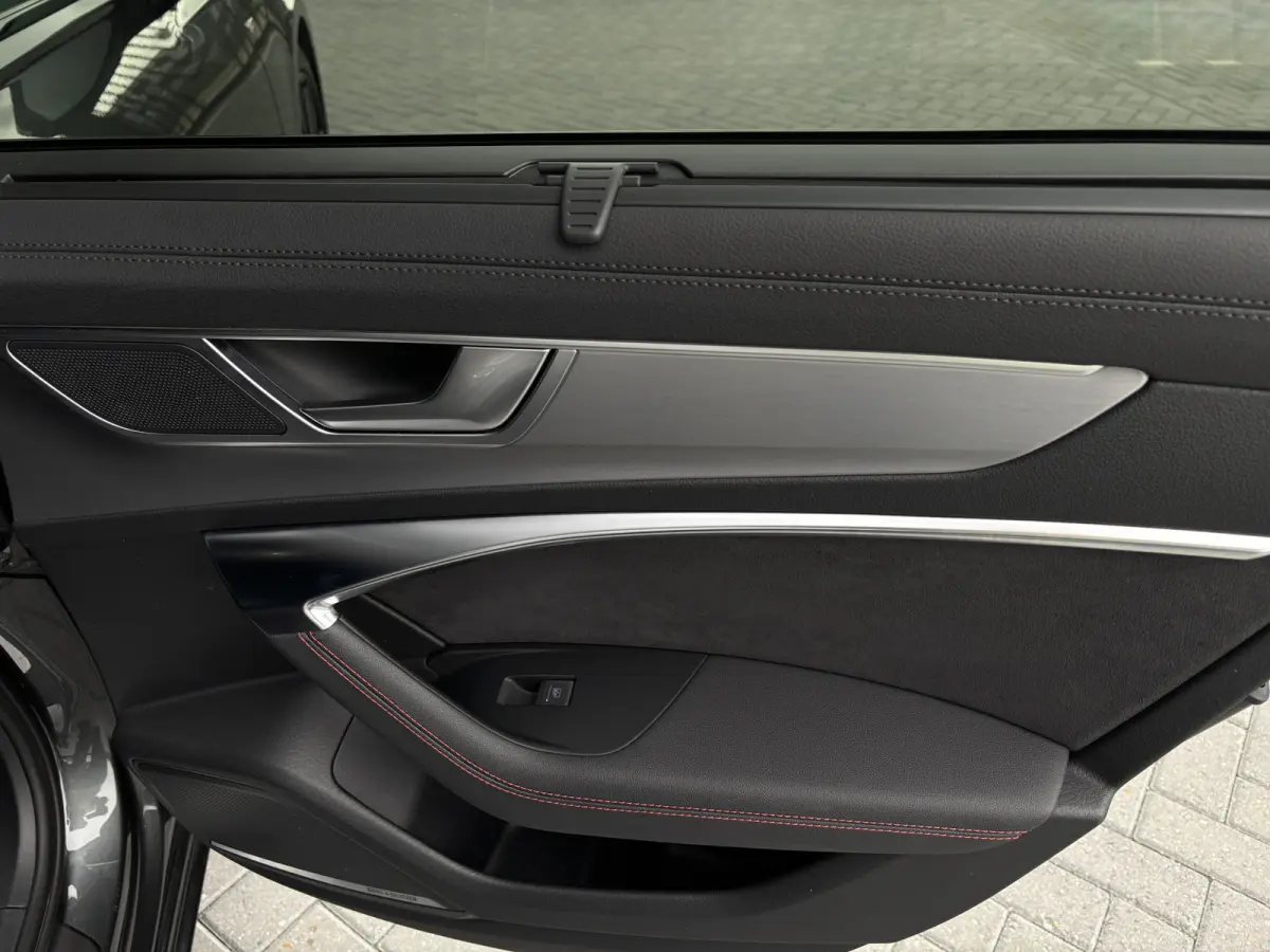55 TFSIe quattro S-line Competition RS seats