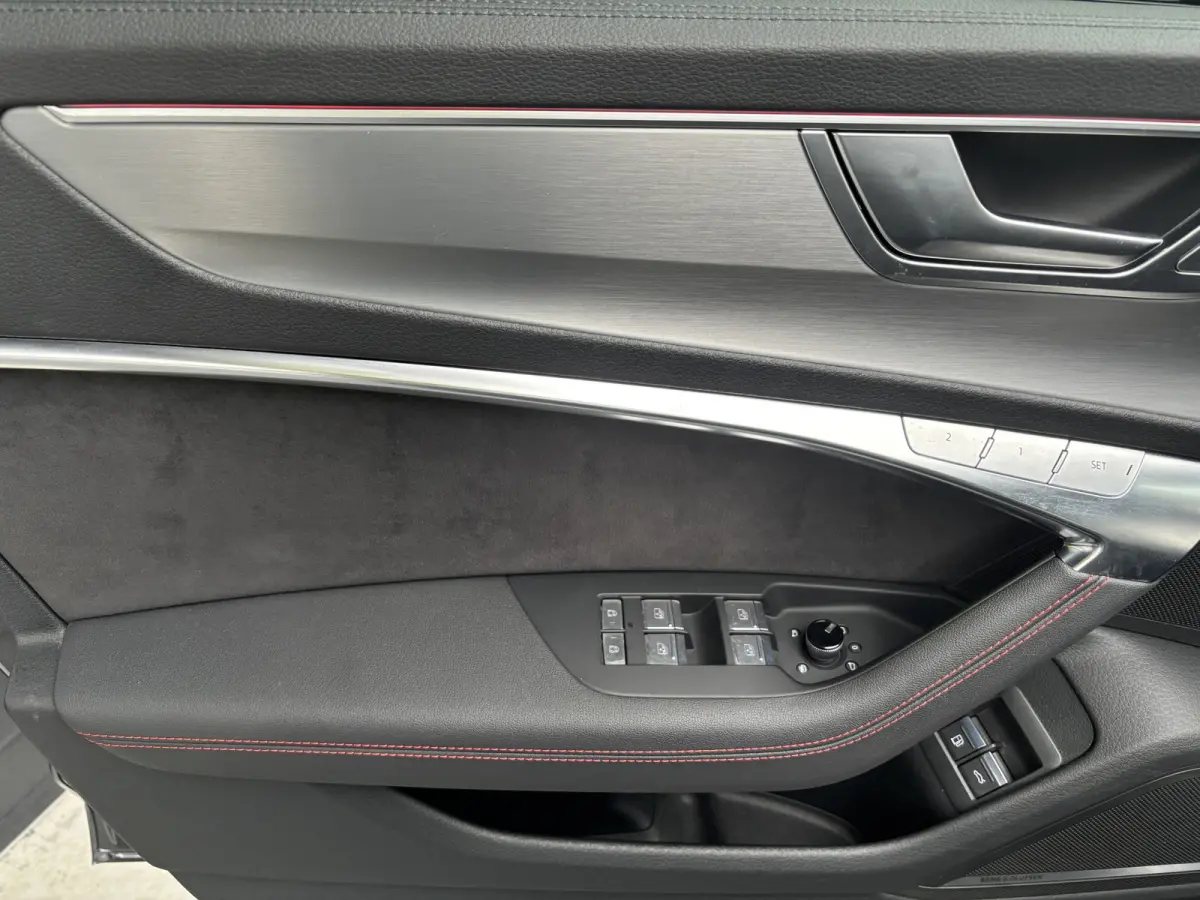 55 TFSIe quattro S-line Competition RS seats