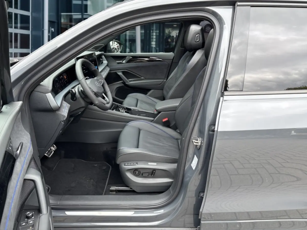 1.5 TSI E-HYBRID R-LINE 272 PK FISCAAL LAAG!: 51244,00 PANO-DAK/LEDER/H+K/TREKHAAK/360CAMERA/DCC
