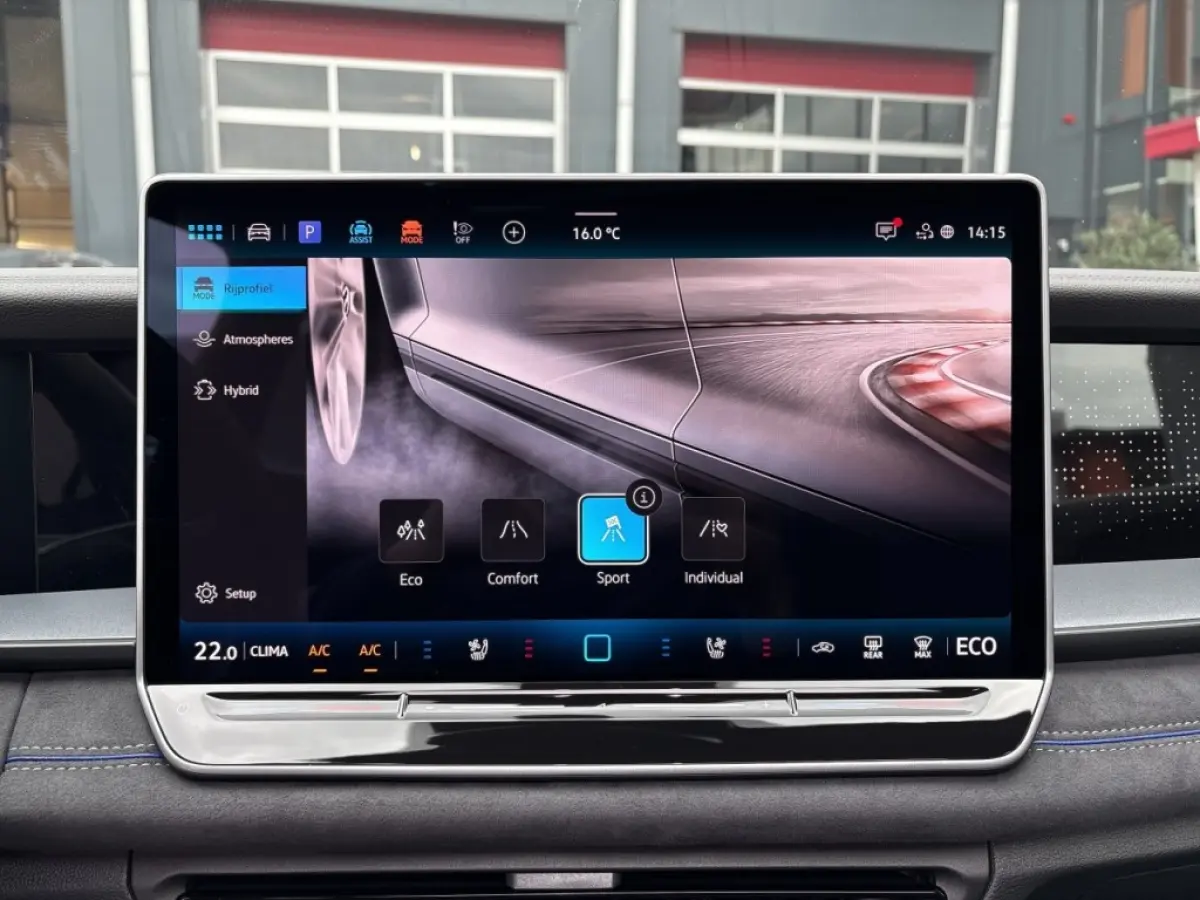 1.5 TSI E-HYBRID R-LINE 272 PK FISCAAL LAAG!: 51244,00 PANO-DAK/LEDER/H+K/TREKHAAK/360CAMERA/DCC