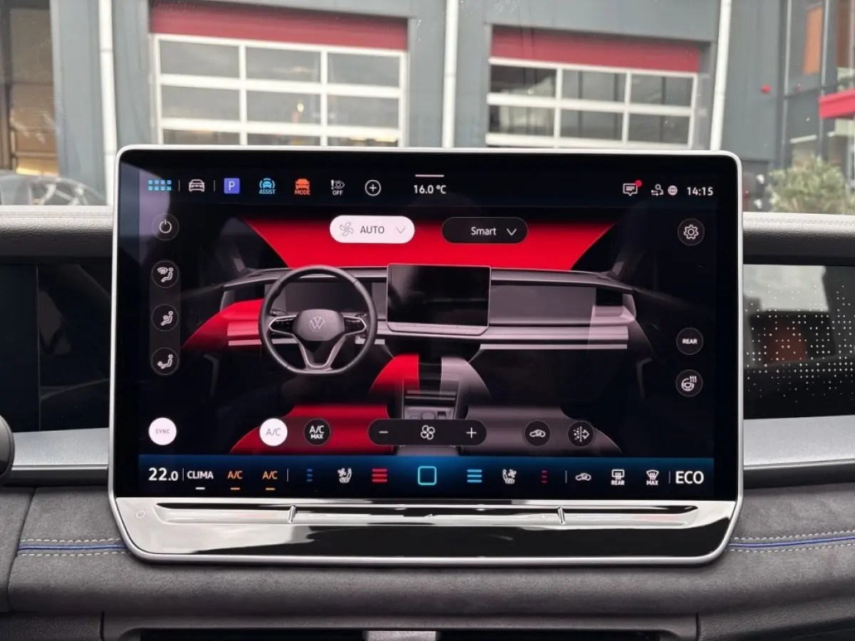1.5 TSI E-HYBRID R-LINE 272 PK FISCAAL LAAG!: 51244,00 PANO-DAK/LEDER/H+K/TREKHAAK/360CAMERA/DCC