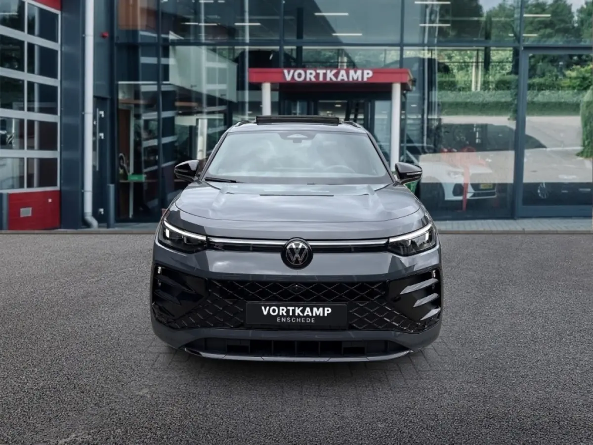 1.5 TSI E-HYBRID R-LINE 272 PK FISCAAL LAAG!: 51244,00 PANO-DAK/LEDER/H+K/TREKHAAK/360CAMERA/DCC