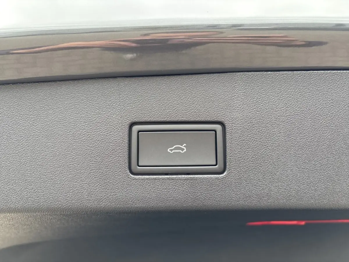 1.5 TSI E-HYBRID R-LINE 272 PK FISCAAL LAAG!: 51244,00 PANO-DAK/LEDER/H+K/TREKHAAK/360CAMERA/DCC