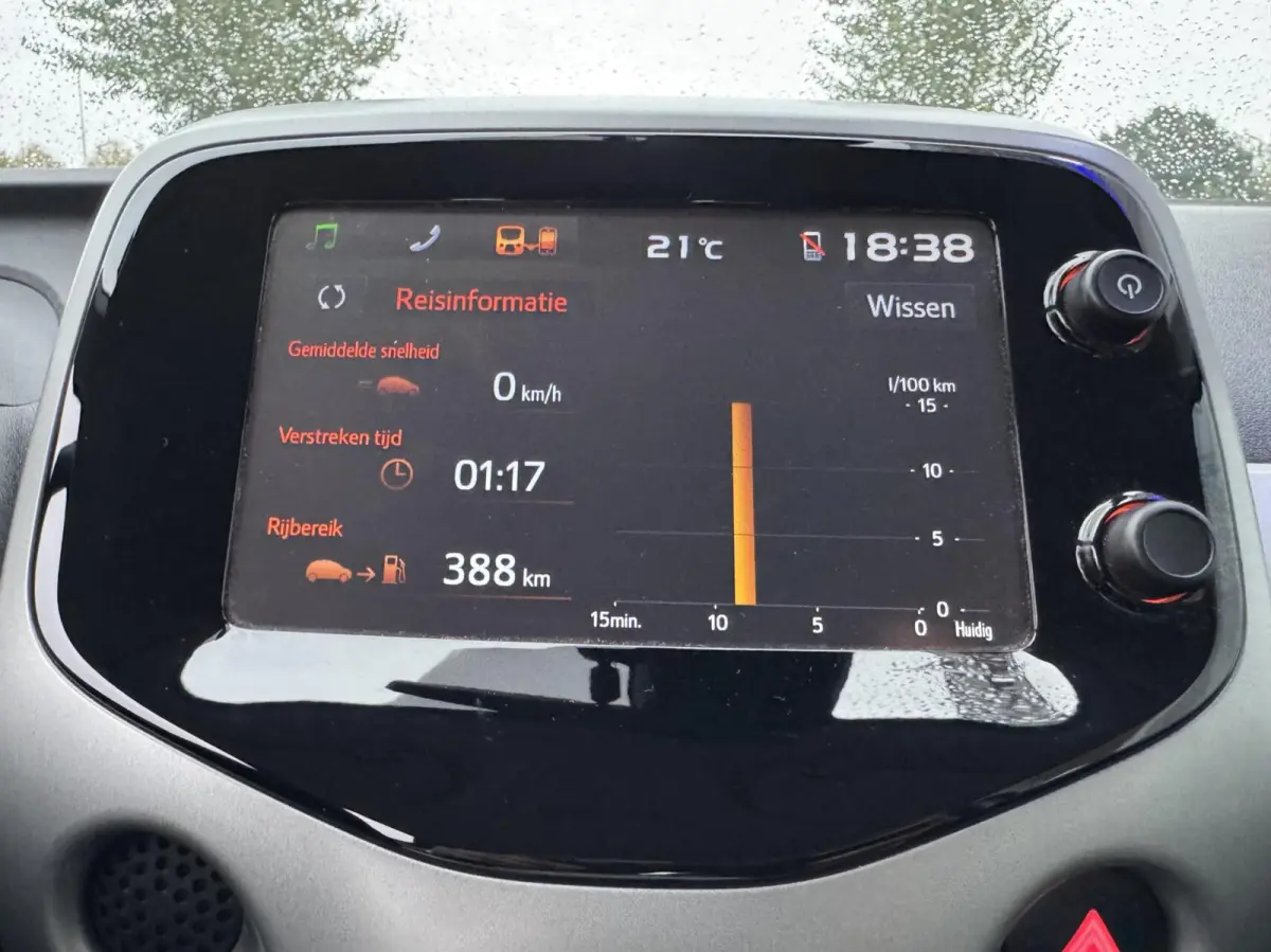 1.0 VVT-i x-play Automaat Camera Stoelverwarming CarplayGarantie