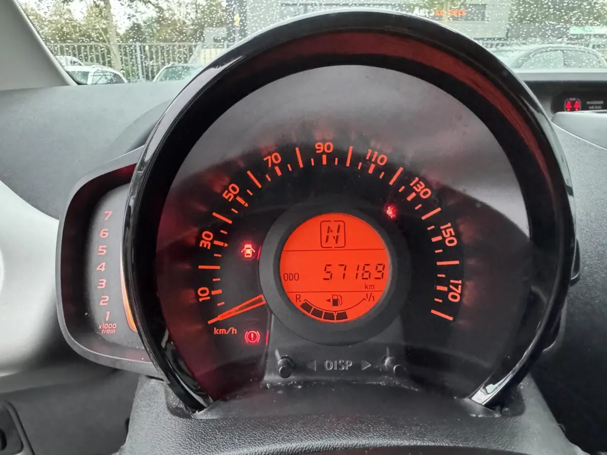 1.0 VVT-i x-play Automaat Camera Stoelverwarming CarplayGarantie