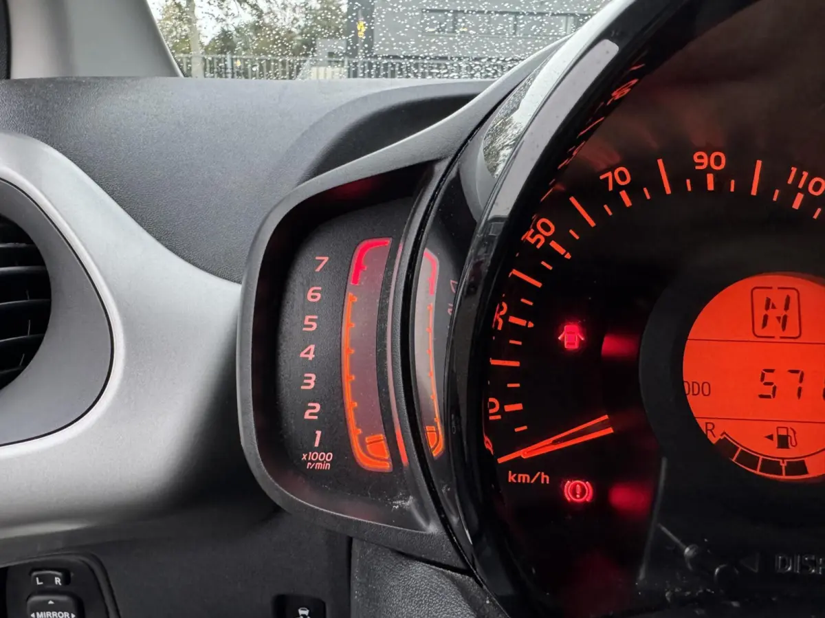 1.0 VVT-i x-play Automaat Camera Stoelverwarming CarplayGarantie