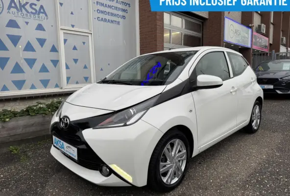 1.0 VVT-i x-play Automaat Camera Stoelverwarming CarplayGarantie