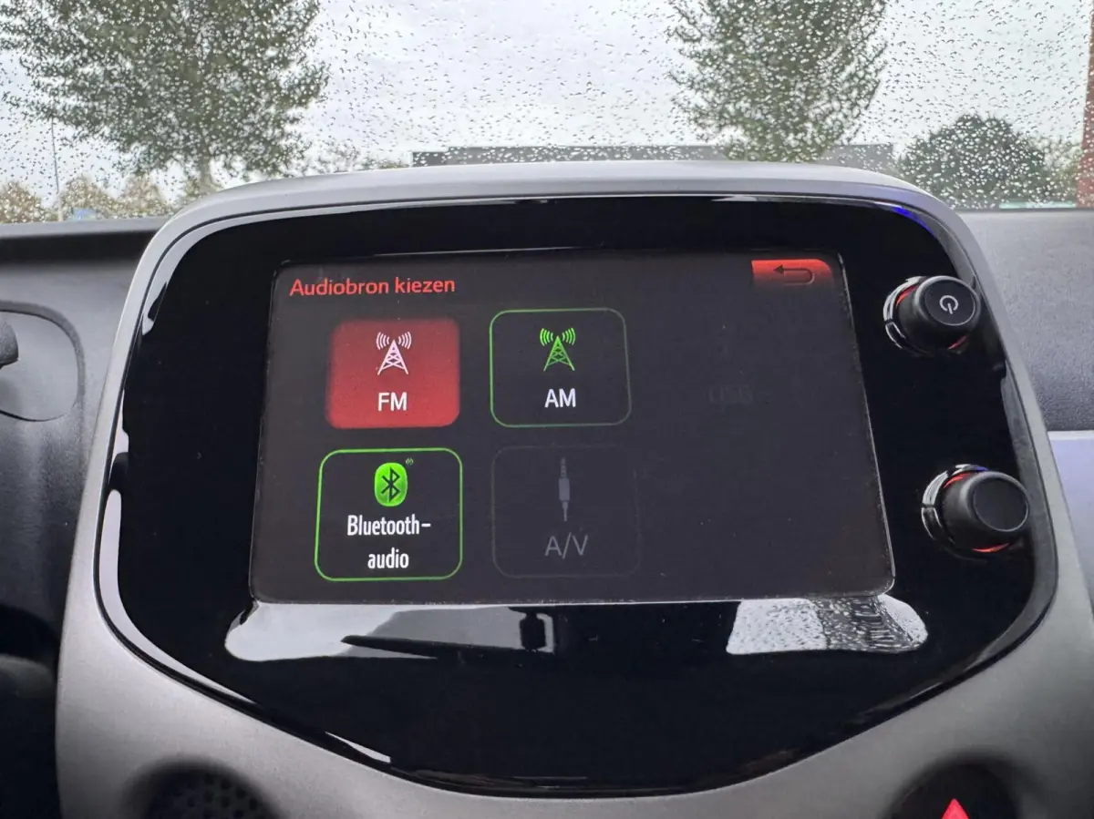 1.0 VVT-i x-play Automaat Camera Stoelverwarming CarplayGarantie