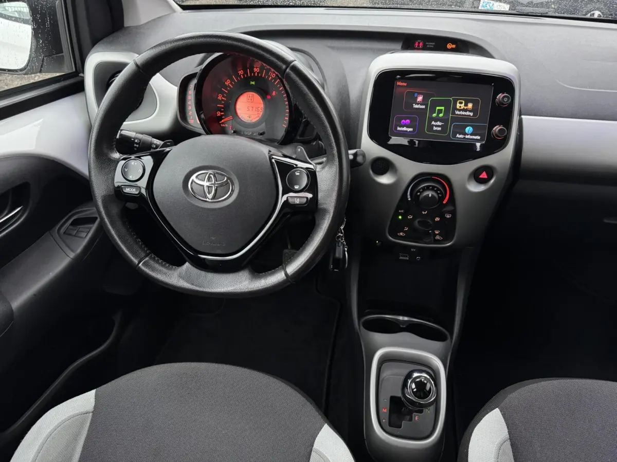 1.0 VVT-i x-play Automaat Camera Stoelverwarming CarplayGarantie