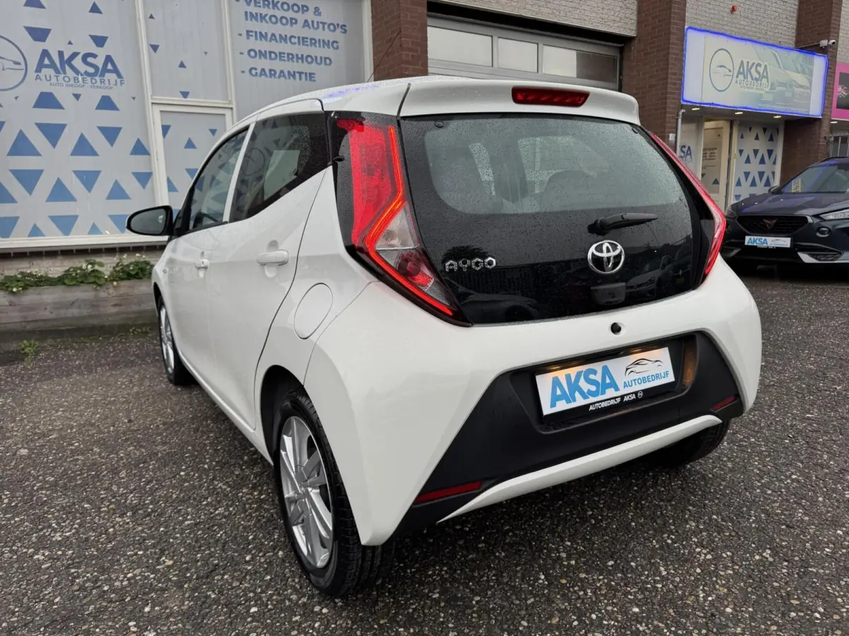 1.0 VVT-i x-play Automaat Camera Stoelverwarming CarplayGarantie