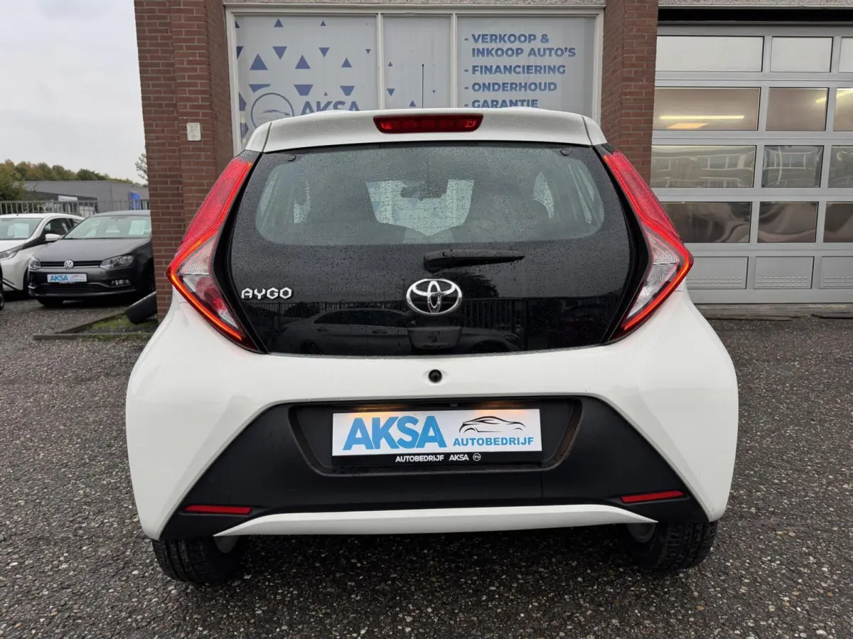 1.0 VVT-i x-play Automaat Camera Stoelverwarming CarplayGarantie