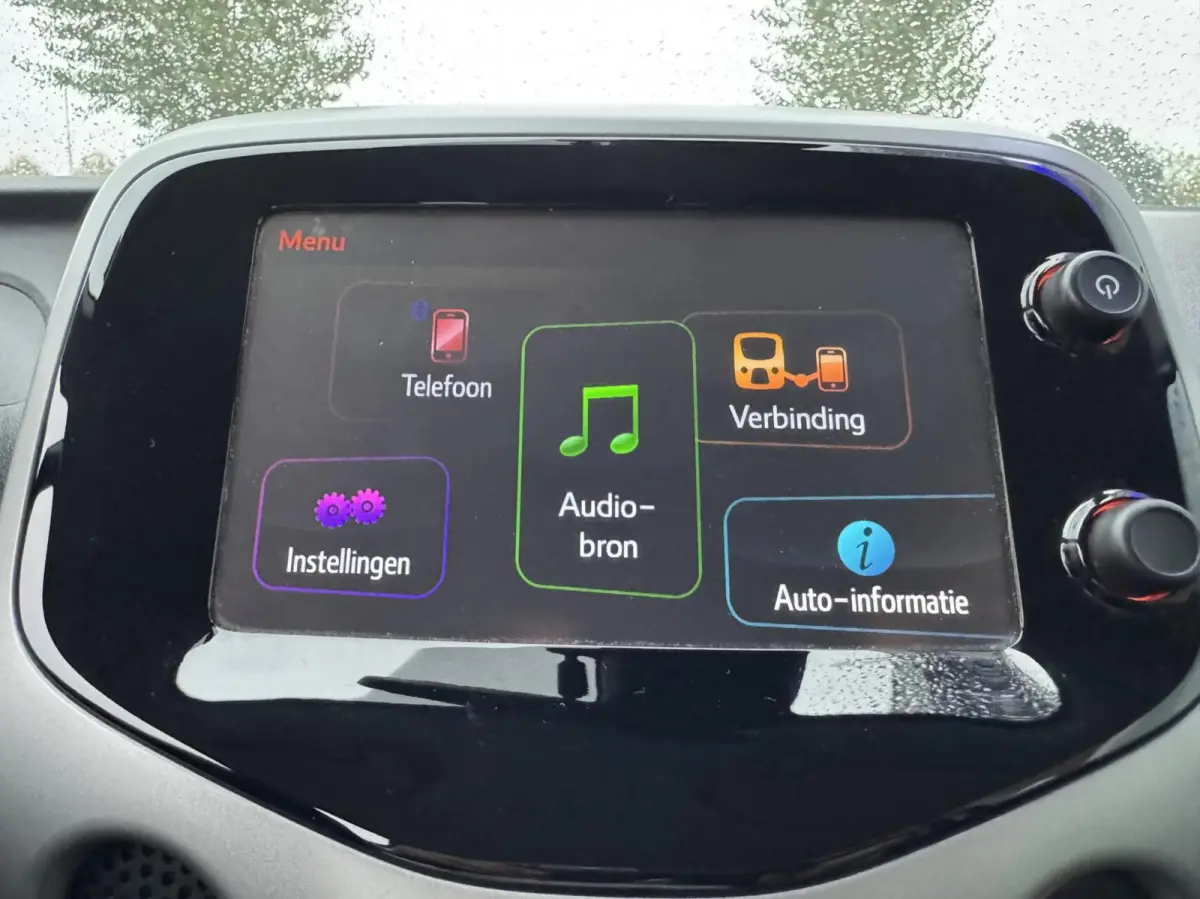 1.0 VVT-i x-play Automaat Camera Stoelverwarming CarplayGarantie