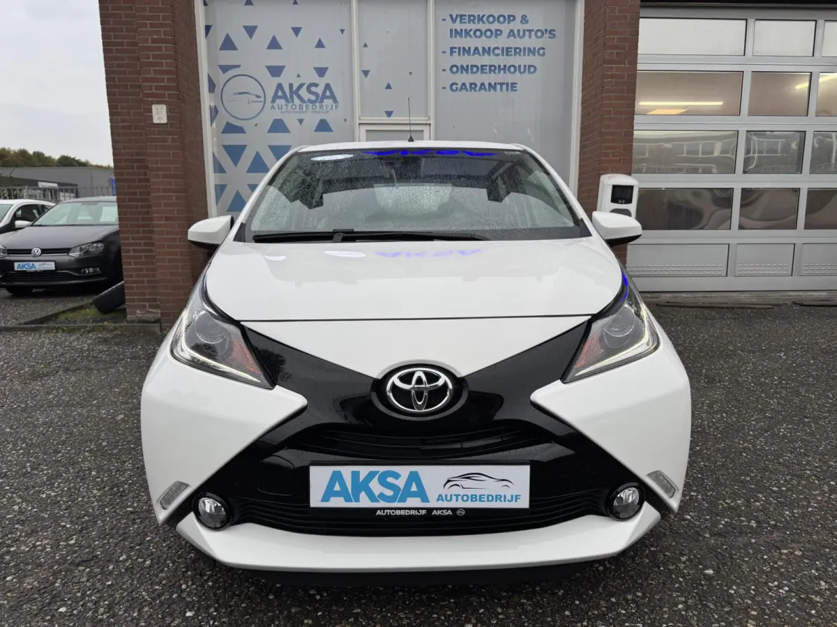 1.0 VVT-i x-play Automaat Camera Stoelverwarming CarplayGarantie