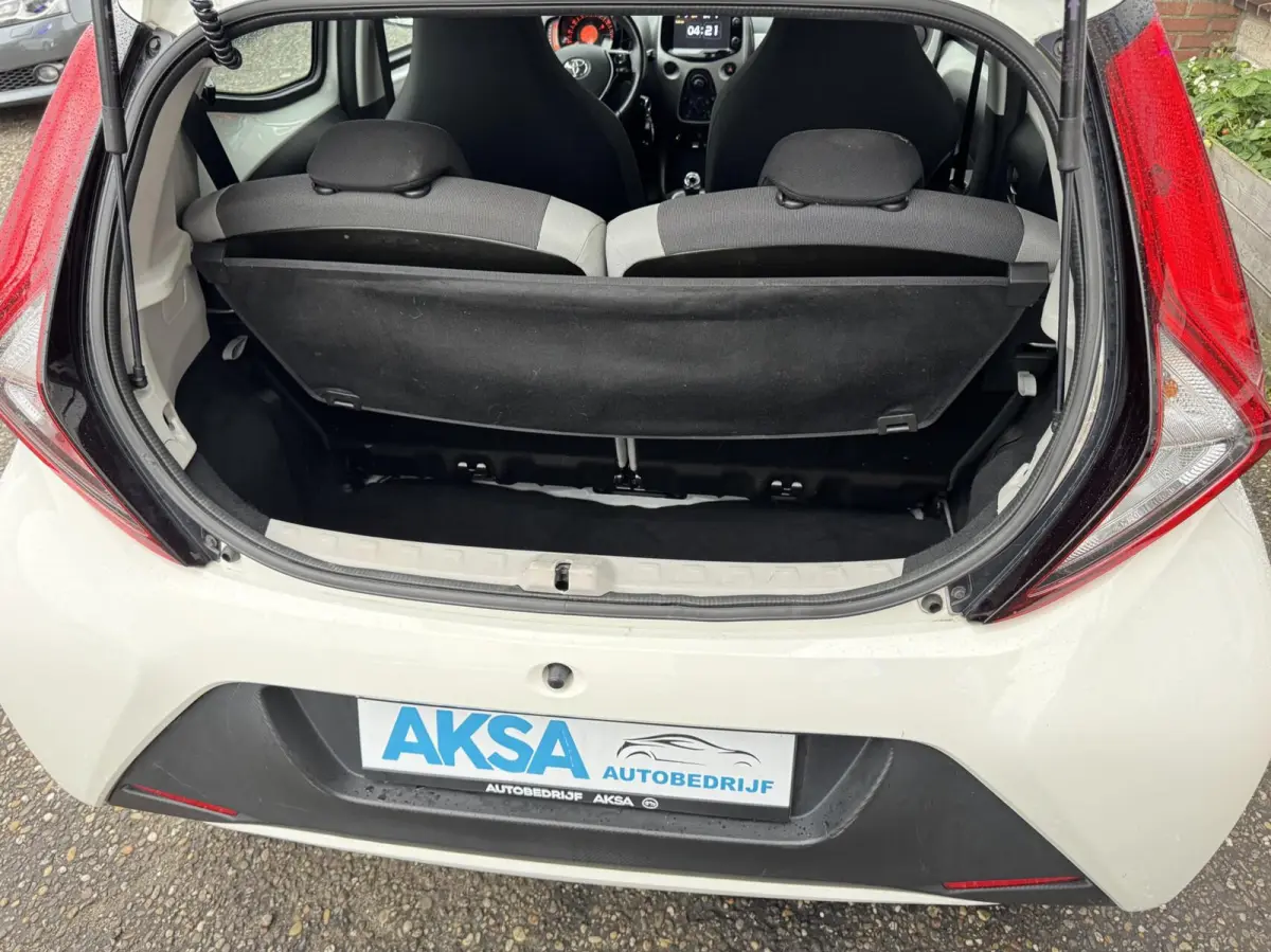 1.0 VVT-i x-play Automaat Camera Stoelverwarming CarplayGarantie