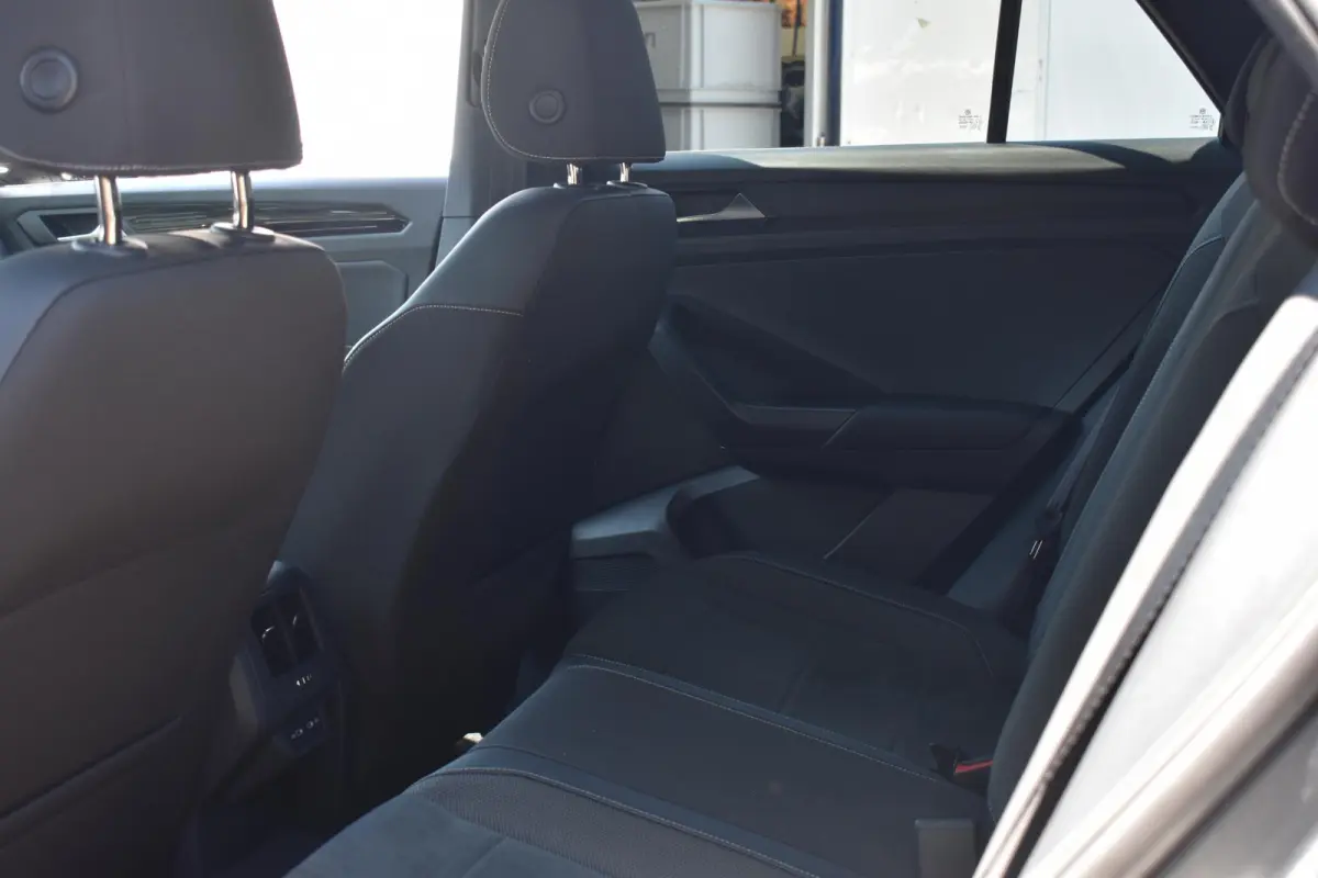 1.0 TSI R-Line 12-2022 | Navigatie | Camera | Massagestoel | 12 mnd BOVAG garantie | Whatsapp 06-53188999