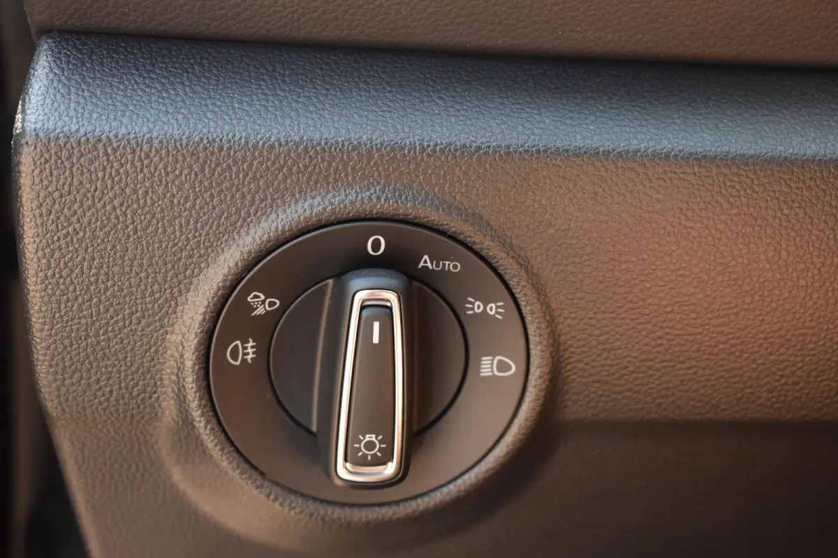 1.0 TSI R-Line 12-2022 | Navigatie | Camera | Massagestoel | 12 mnd BOVAG garantie | Whatsapp 06-53188999