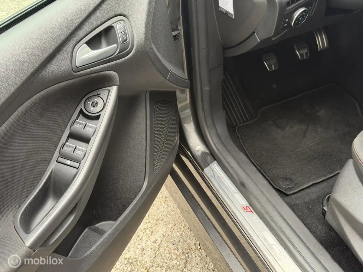 1.0 EcoBoost ST Line Business