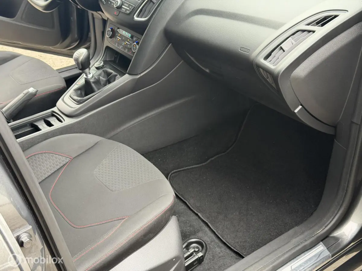1.0 EcoBoost ST Line Business