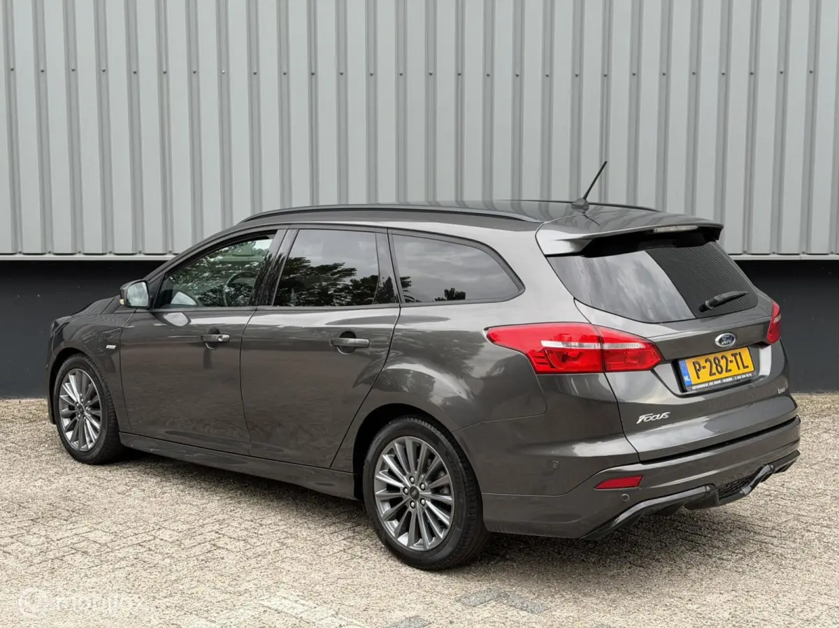 1.0 EcoBoost ST Line Business