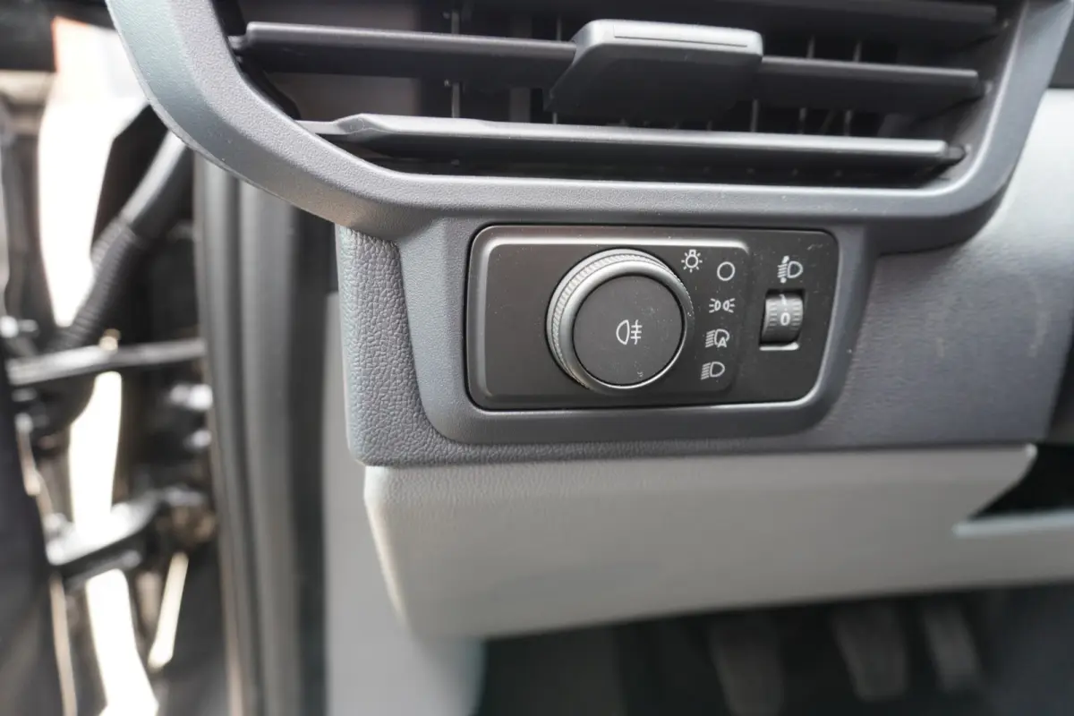 320L 2.0 TDCI 136PK L2H1 Trend LM Velgen Nr. V035 | Airco | Cruise | Camera | Apple CP- & Android Auto