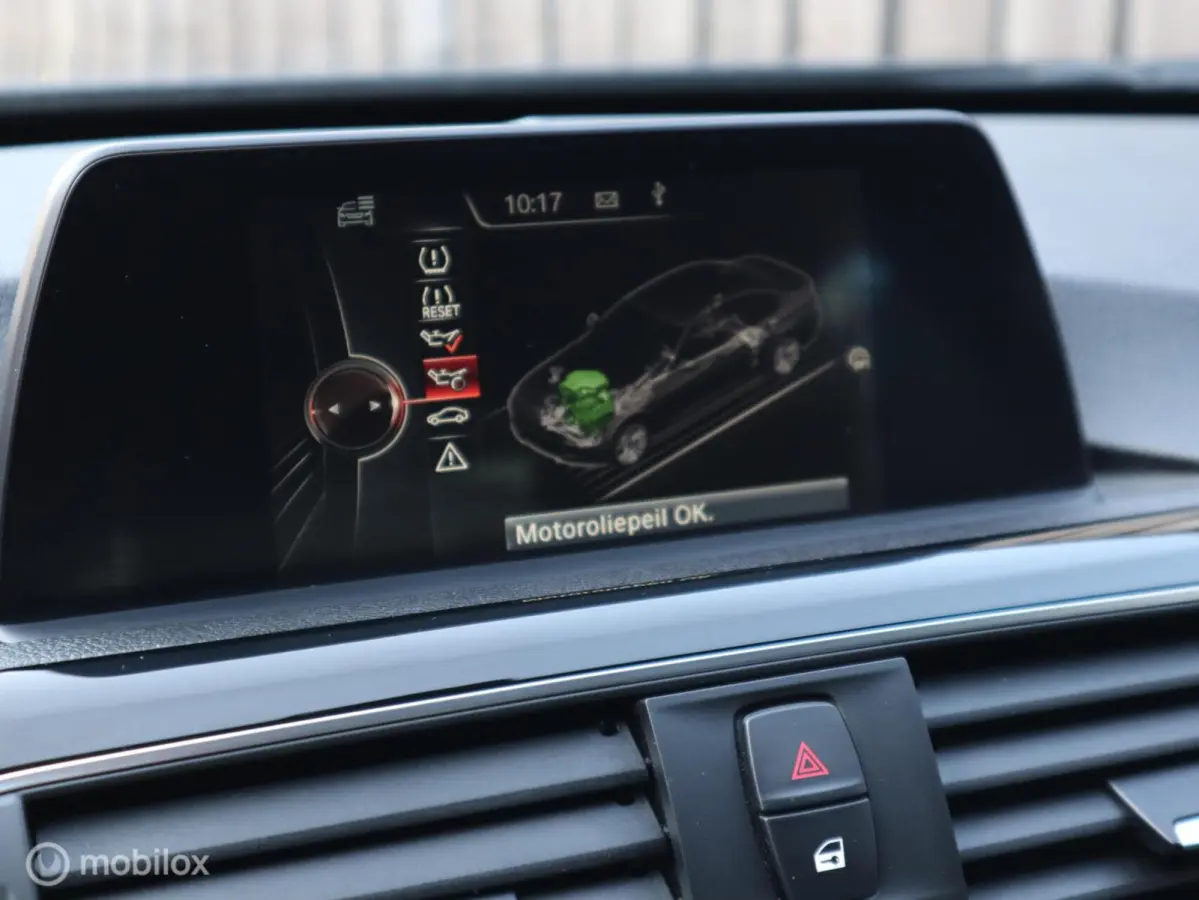 318i Executive LED|18" LMV| CarPlay|LED|Navi|Donker Glas|Chroom