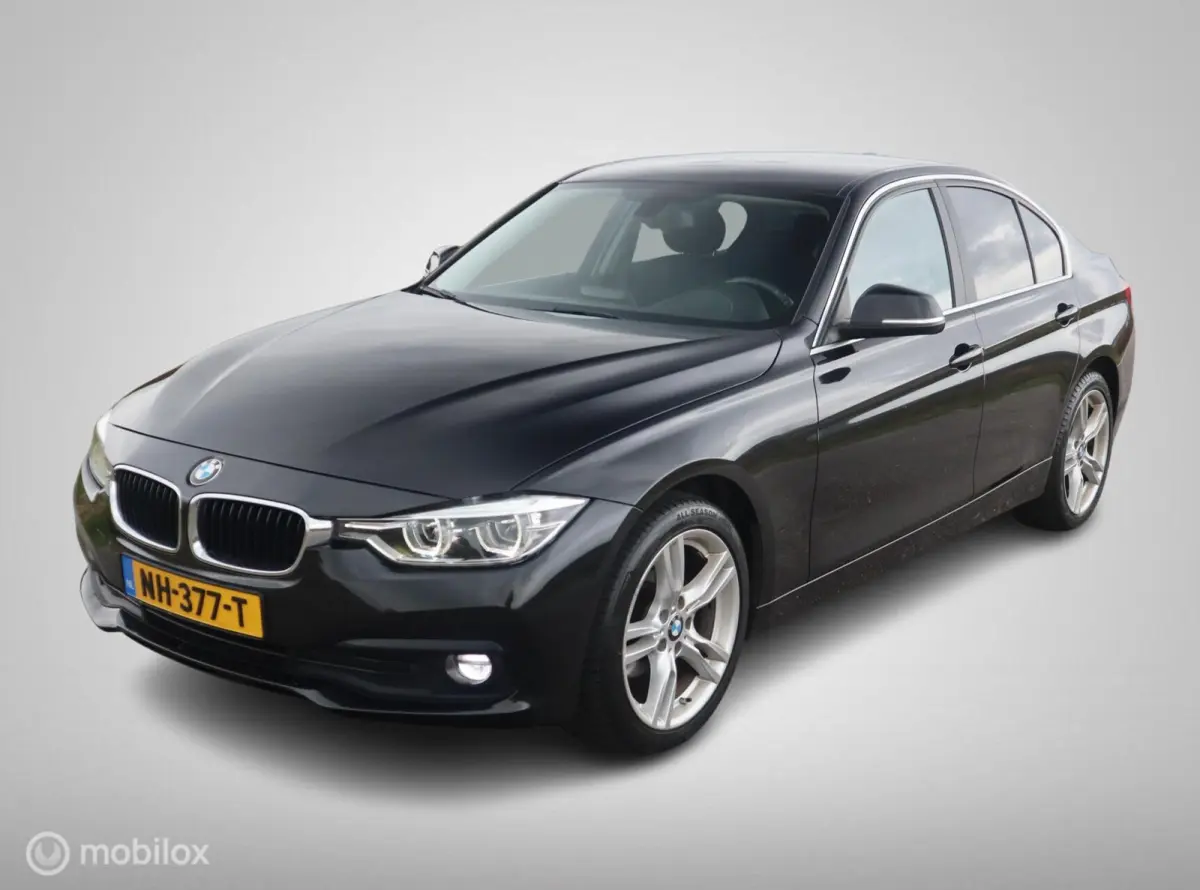 318i Executive LED|18" LMV| CarPlay|LED|Navi|Donker Glas|Chroom