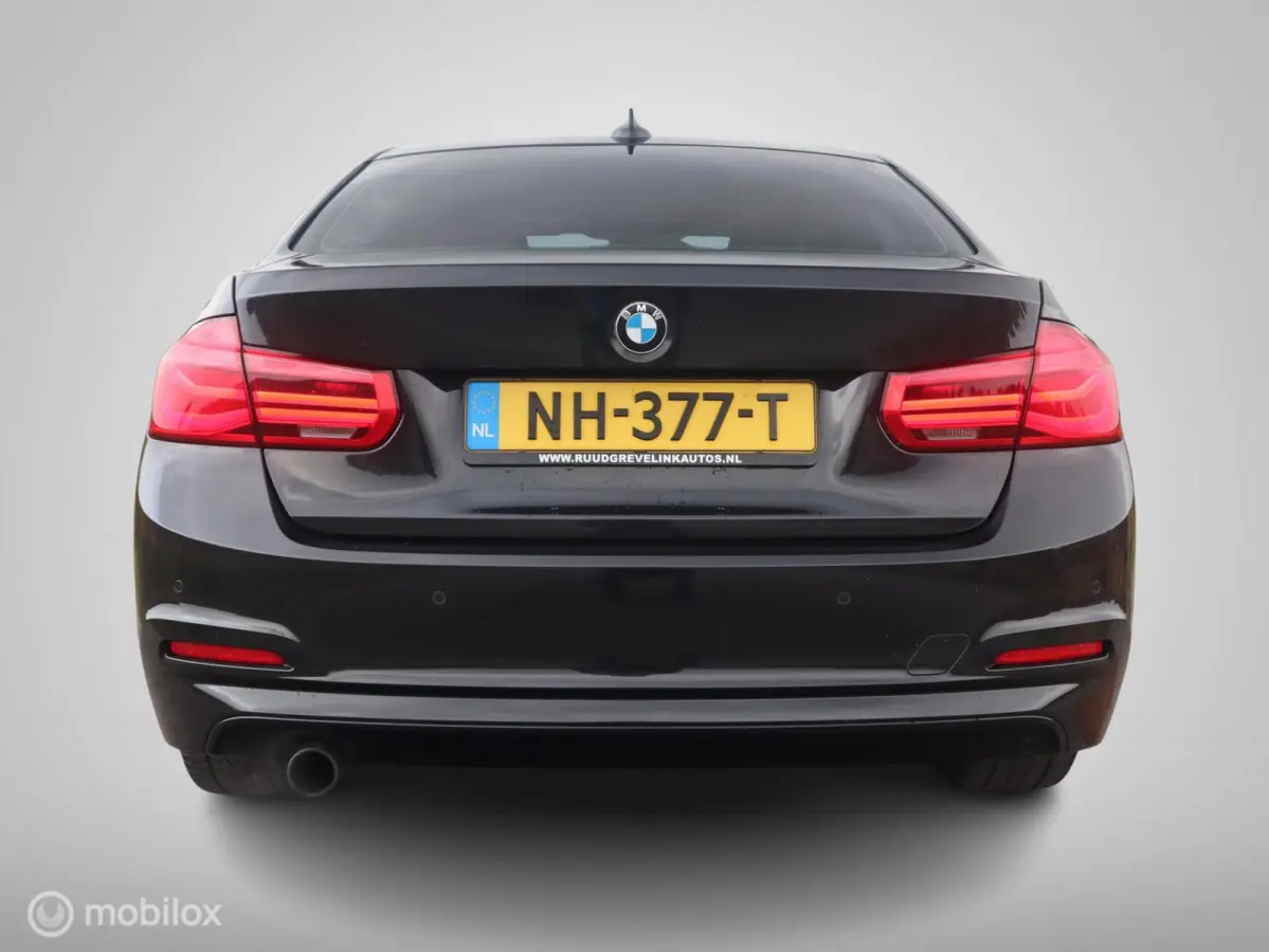 318i Executive LED|18" LMV| CarPlay|LED|Navi|Donker Glas|Chroom