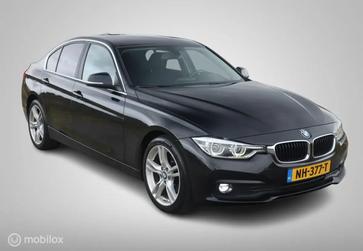 318i Executive LED|18" LMV| CarPlay|LED|Navi|Donker Glas|Chroom