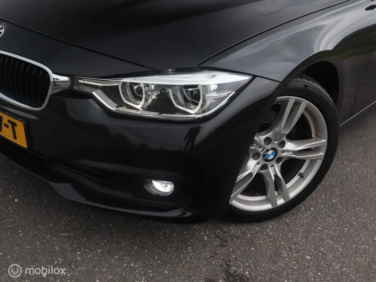 318i Executive LED|18" LMV| CarPlay|LED|Navi|Donker Glas|Chroom