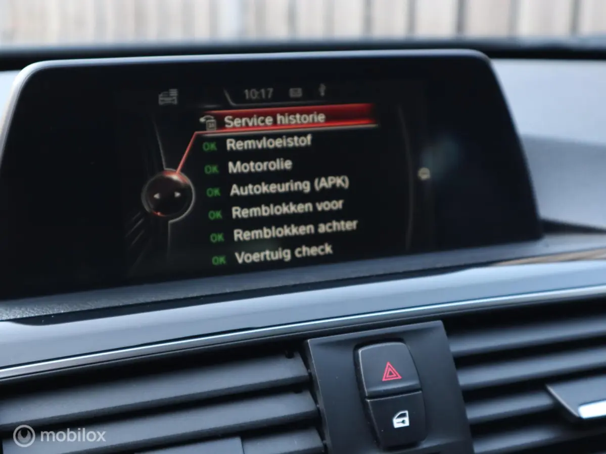 318i Executive LED|18" LMV| CarPlay|LED|Navi|Donker Glas|Chroom