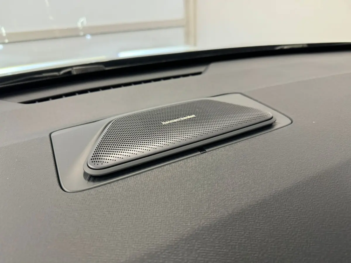 More 66 kWh | 22 kW lader | 360 Camera | Memory seats | High end audio | Apple Carplay/Android Auto |
