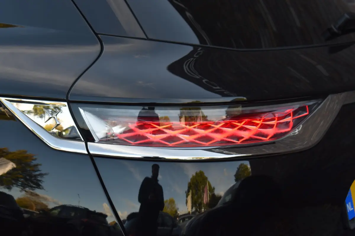 1.2 130PK ECC LMV LED NAVIGATIE