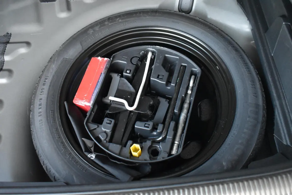 1.2 130PK ECC LMV LED NAVIGATIE