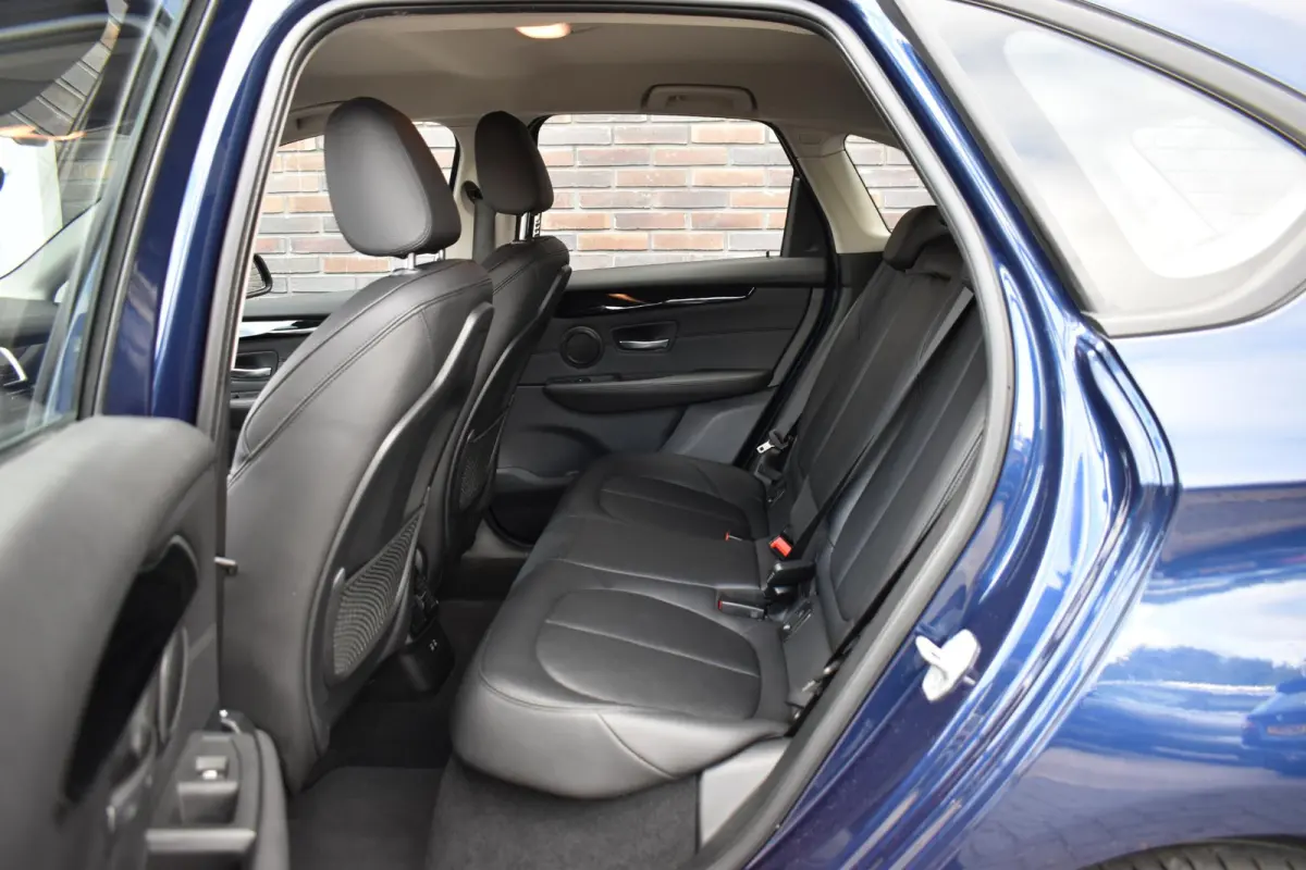 225xe LEDER SPORTSTOELEN NAVIGATIE LMV LED