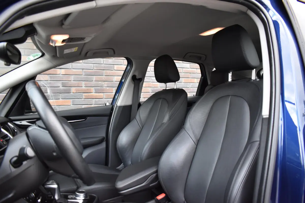 225xe LEDER SPORTSTOELEN NAVIGATIE LMV LED