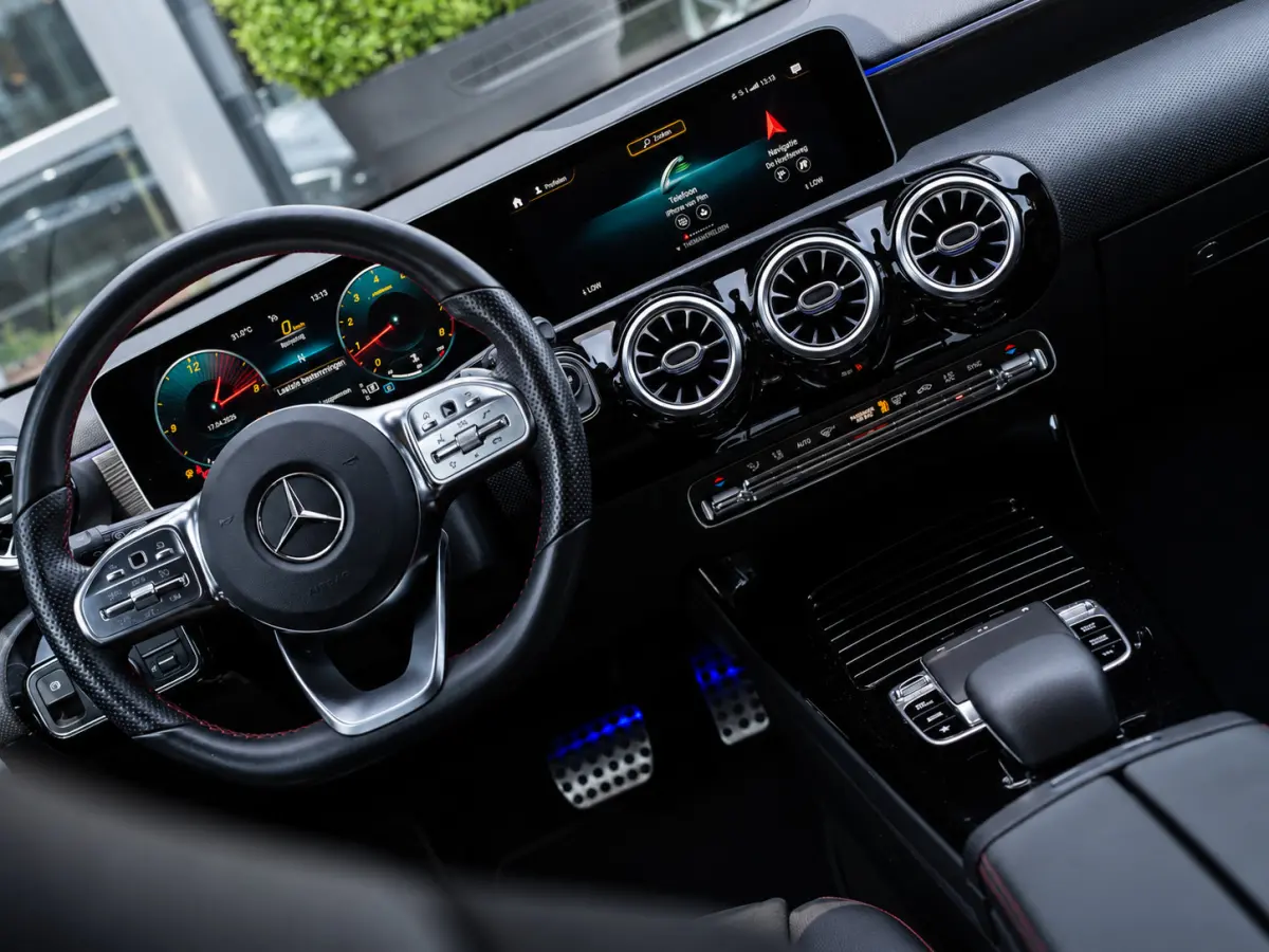 A200 AMG|PANO|BURMESTER|CAMERA|18'|CARPLAY