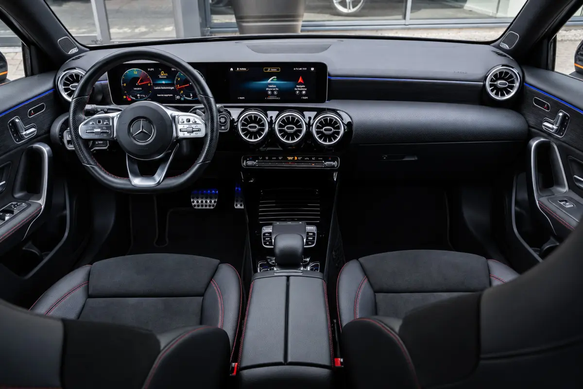 A200 AMG|PANO|BURMESTER|CAMERA|18'|CARPLAY