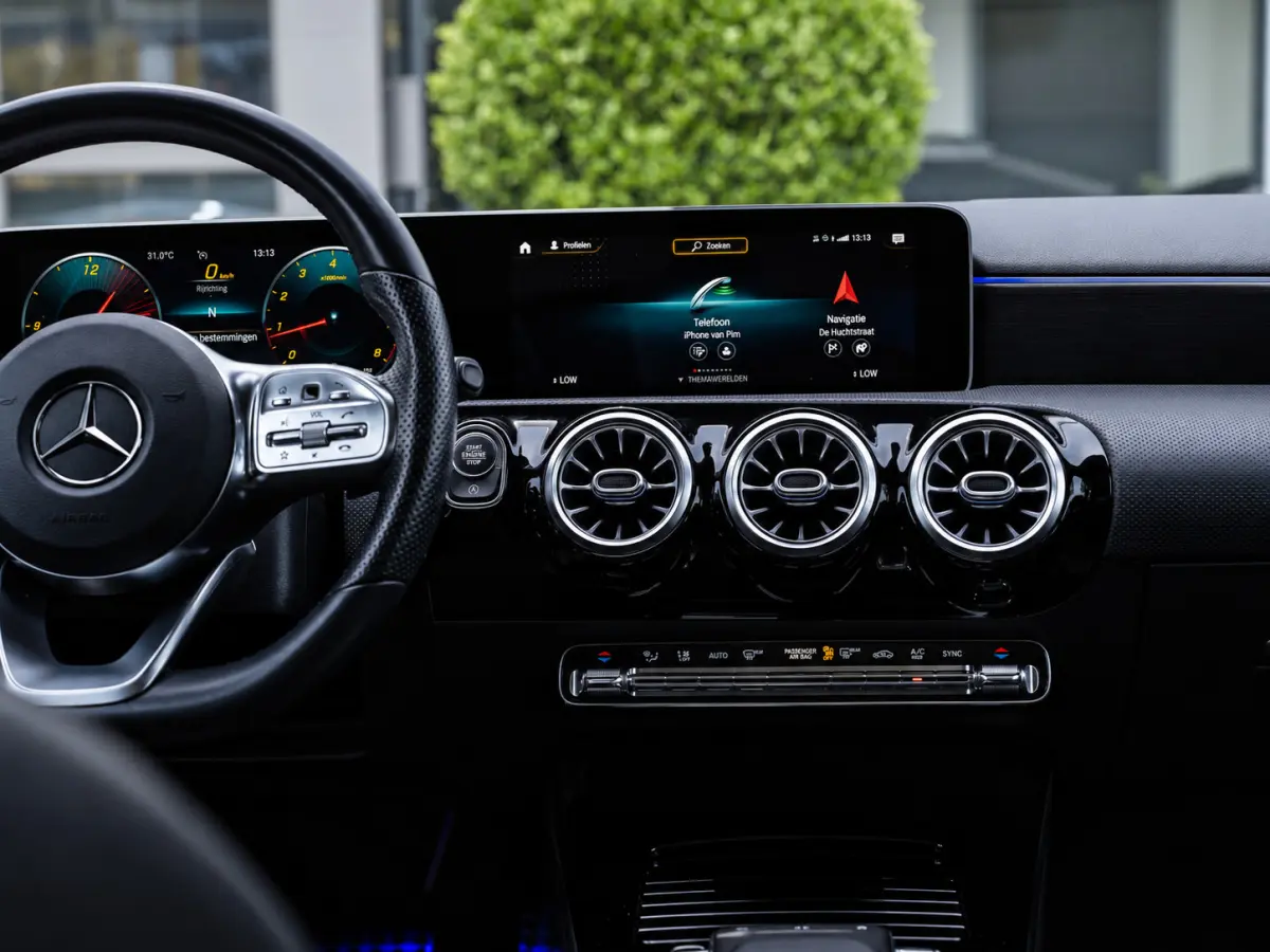 A200 AMG|PANO|BURMESTER|CAMERA|18'|CARPLAY