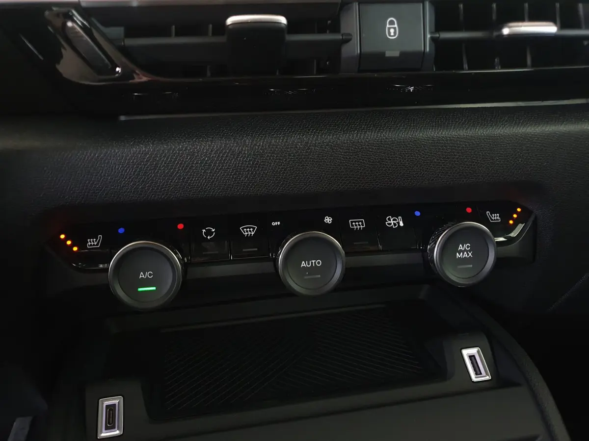 Business 156pk Extended range 54 kWh Climate Control | Verwarmde Voorstoelen | Voorruit Verwarmd | Full Map Navigatie | Apple Carplay / Android Auto | Bekleding Half Leder | Direct uit Voorr
