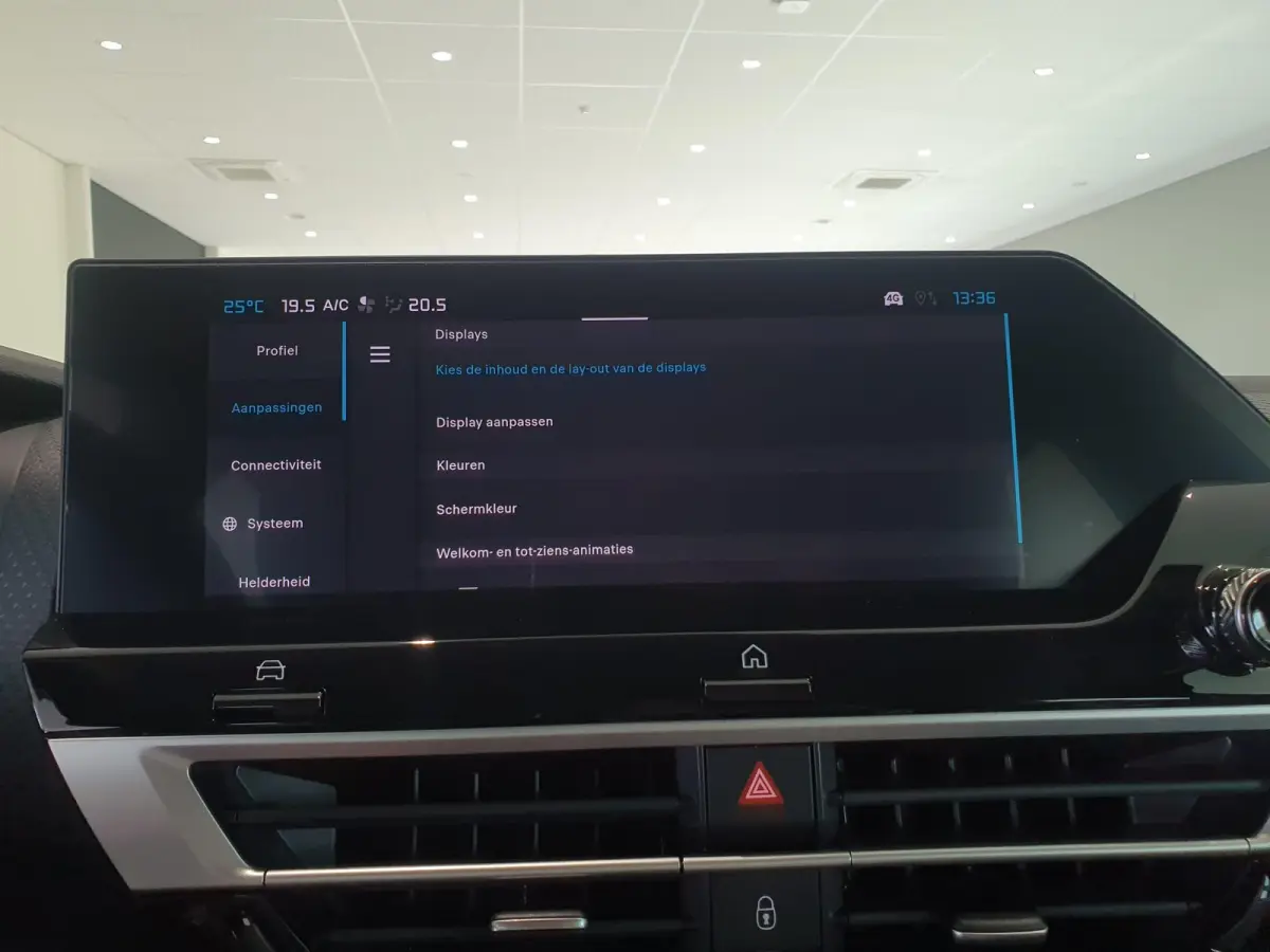 Business 156pk Extended range 54 kWh Climate Control | Verwarmde Voorstoelen | Voorruit Verwarmd | Full Map Navigatie | Apple Carplay / Android Auto | Bekleding Half Leder | Direct uit Voorr
