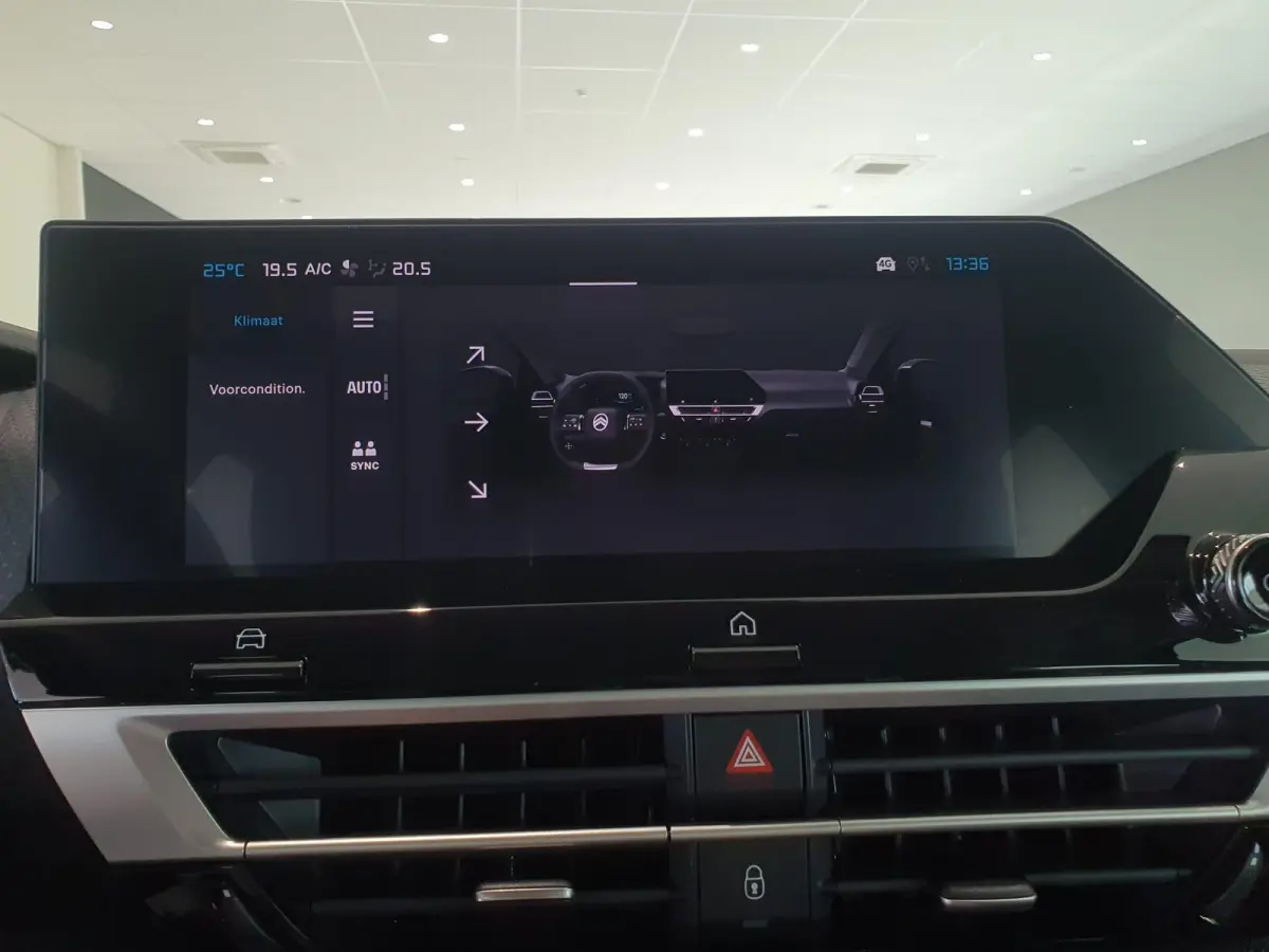 Business 156pk Extended range 54 kWh Climate Control | Verwarmde Voorstoelen | Voorruit Verwarmd | Full Map Navigatie | Apple Carplay / Android Auto | Bekleding Half Leder | Direct uit Voorr