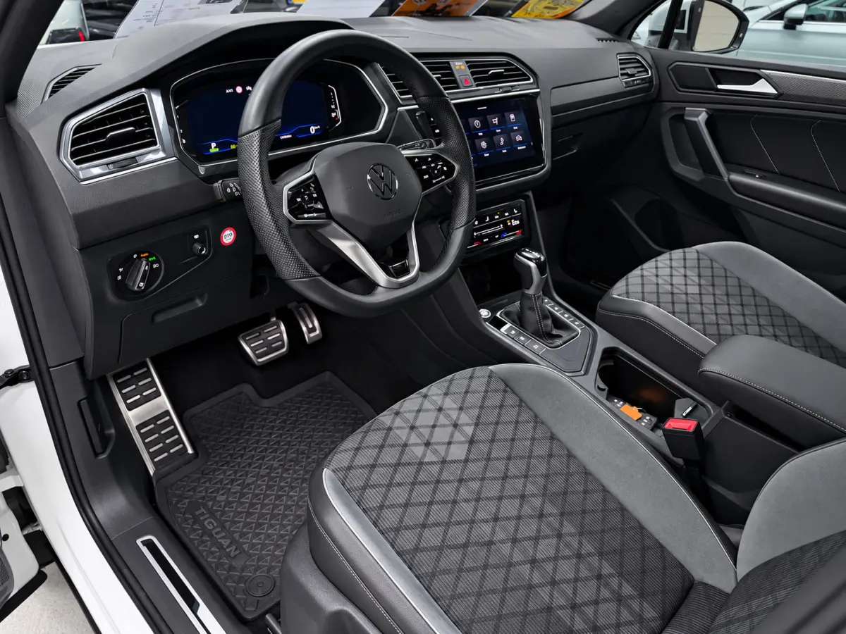 1.4 TSI eHybrid 2XR-LINE SOH-TEST/PANO/NAVI/V-COCKPIT/DAB/CARPLAY/H-UP/CAM///