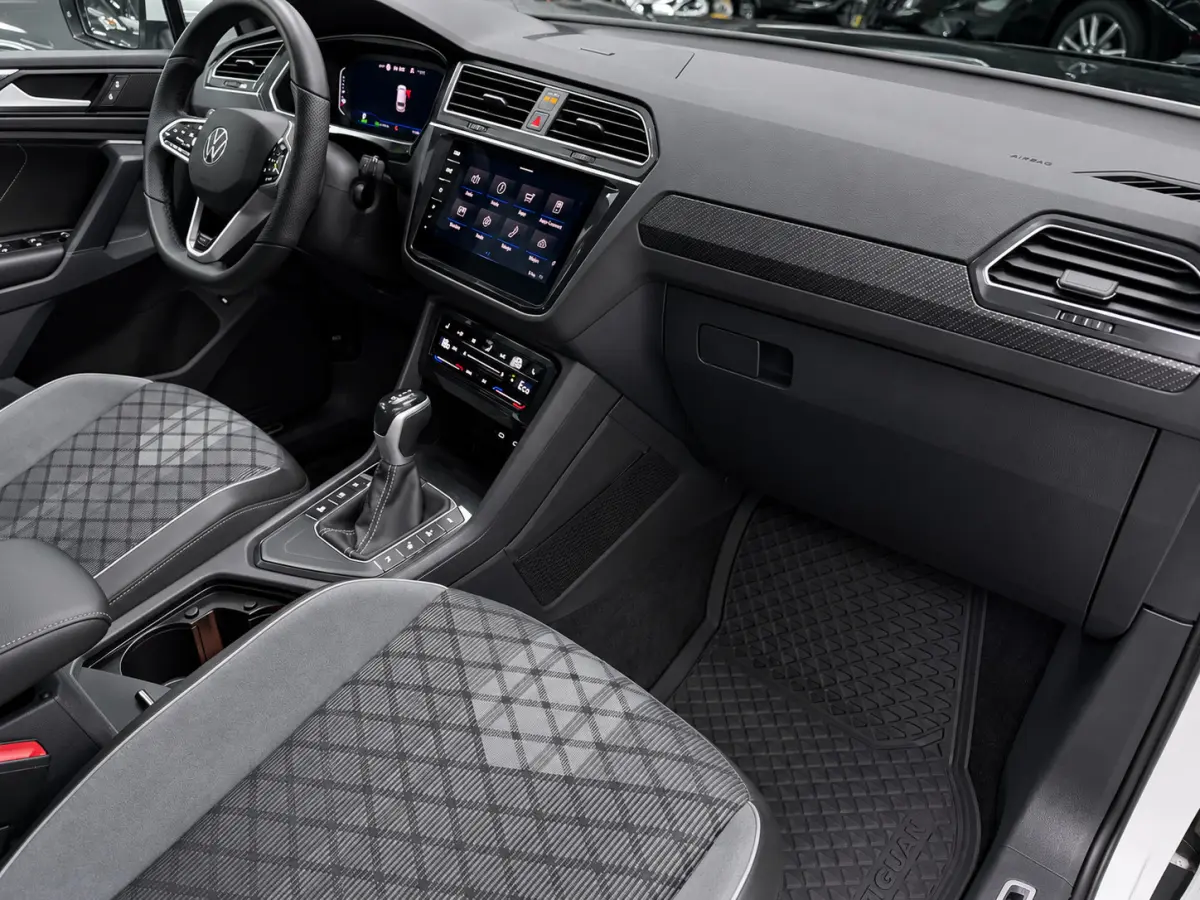 1.4 TSI eHybrid 2XR-LINE SOH-TEST/PANO/NAVI/V-COCKPIT/DAB/CARPLAY/H-UP/CAM///