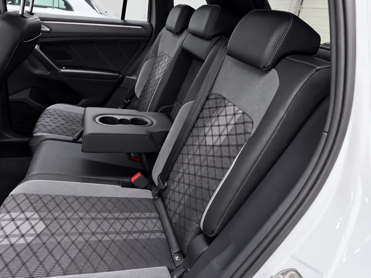 1.4 TSI eHybrid 2XR-LINE SOH-TEST/PANO/NAVI/V-COCKPIT/DAB/CARPLAY/H-UP/CAM///