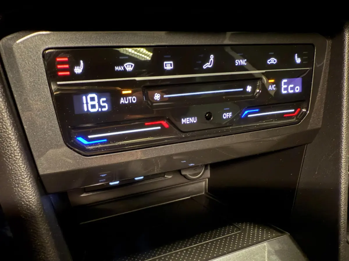 1.4 TSI eHybrid 2XR-LINE SOH-TEST/PANO/NAVI/V-COCKPIT/DAB/CARPLAY/H-UP/CAM///