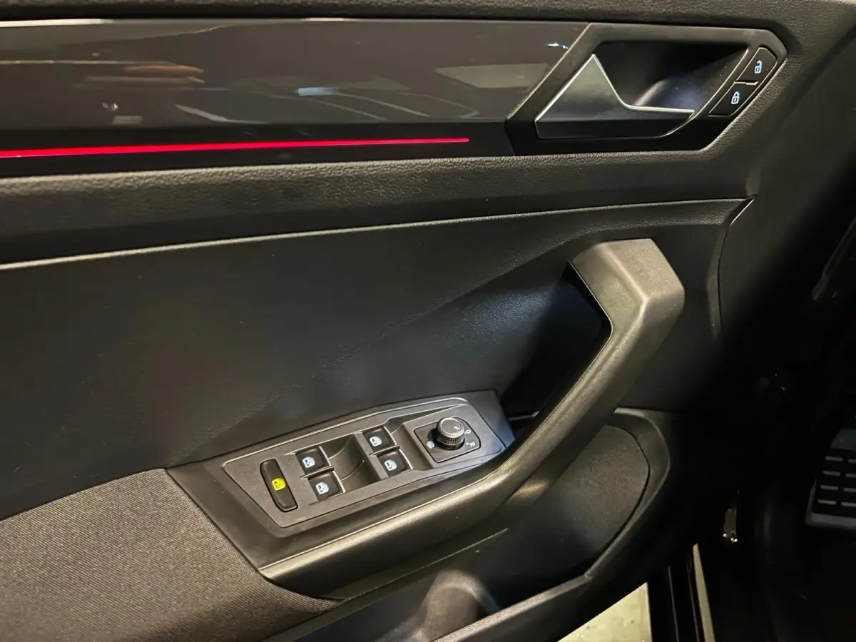 2.0 TSI 4Motion Sport R-LINE/NAVI/ECC/PDC/CRUISE/DSG